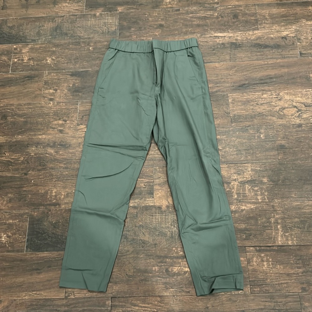 COS ELASTICATED TAPERED TWILL PANTS IN GREEN